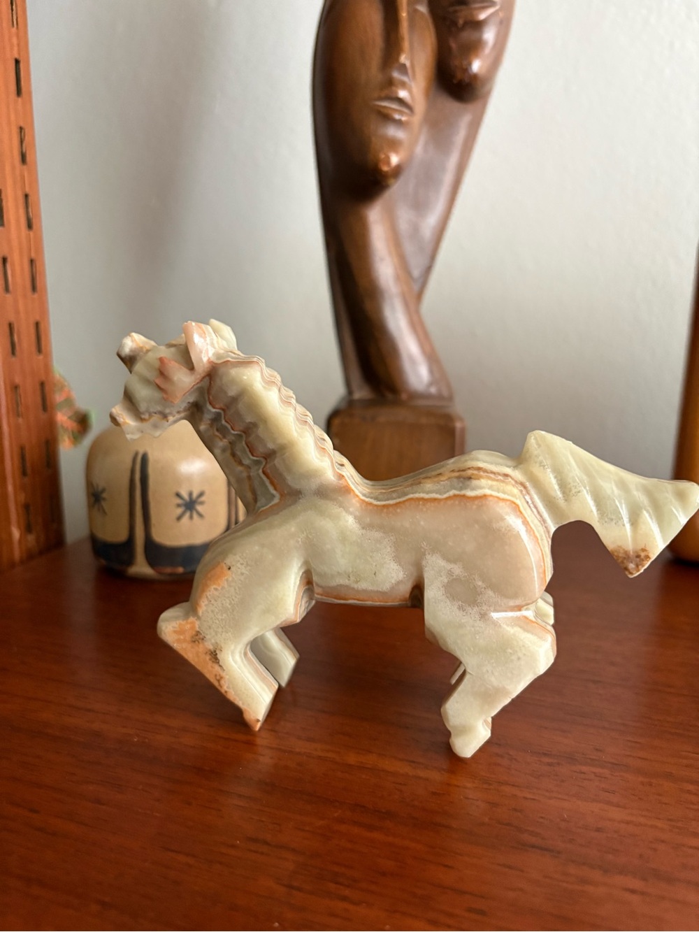 Vintage hand-carved cream and brown banded onyx horse figurine VGUC